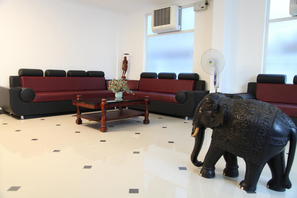 Phils' Residency & Banquets Hotel Kochi Exterior foto