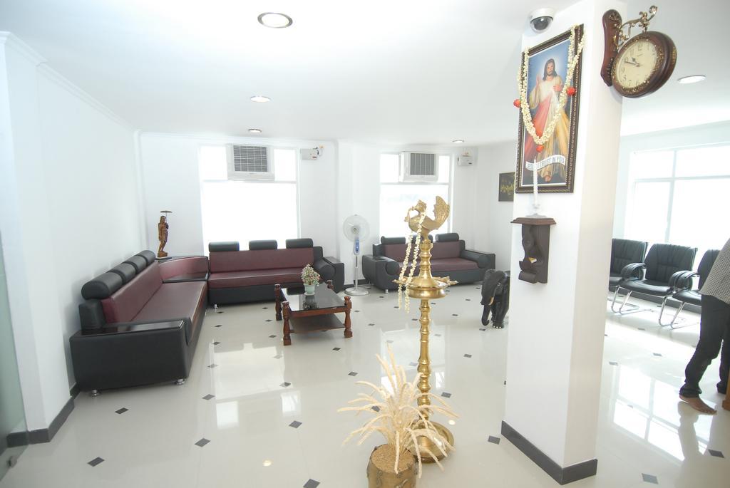 Phils' Residency & Banquets Hotel Kochi Exterior foto