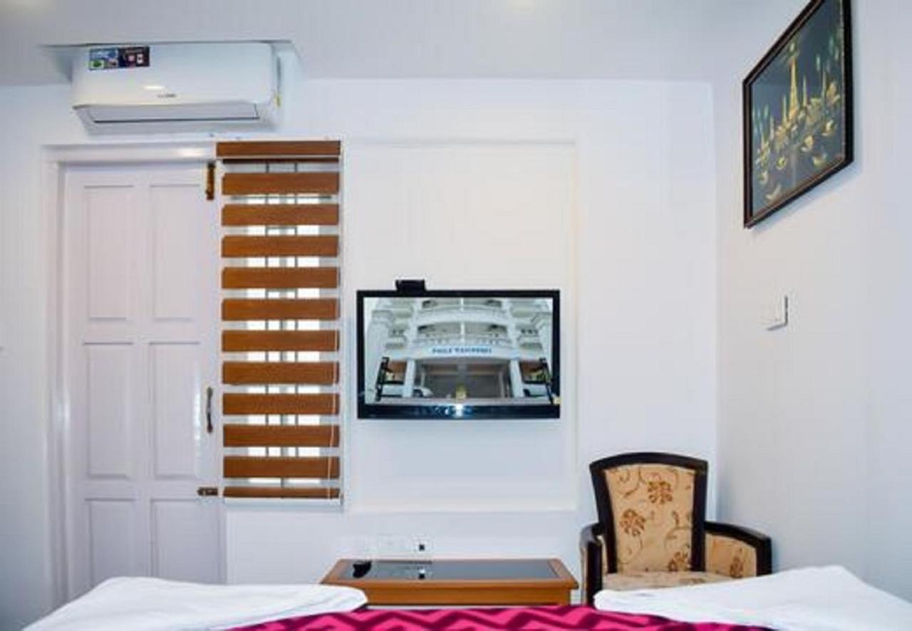 Phils' Residency & Banquets Hotel Kochi Exterior foto