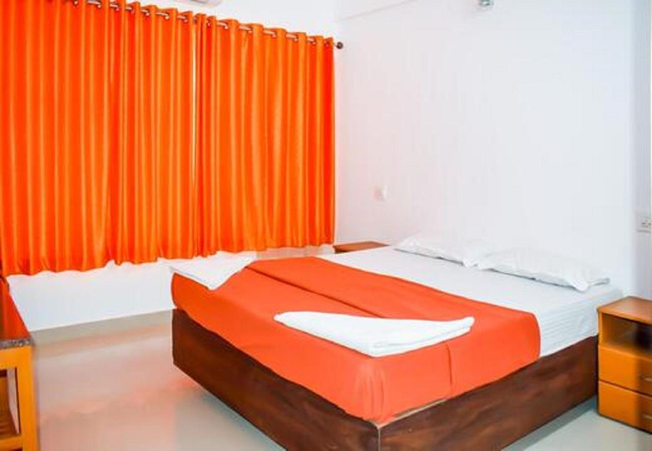 Phils' Residency & Banquets Hotel Kochi Exterior foto