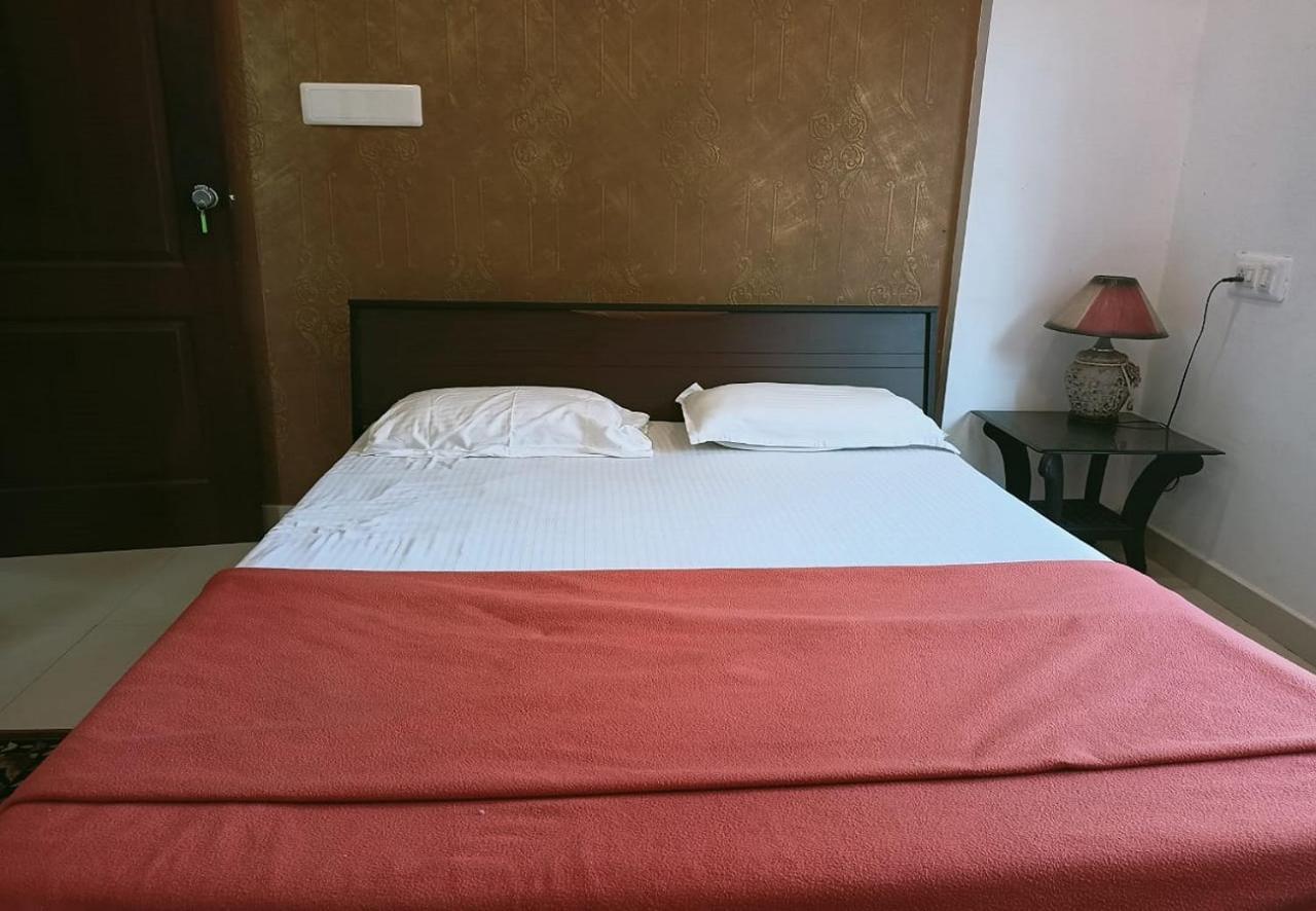 Phils' Residency & Banquets Hotel Kochi Exterior foto