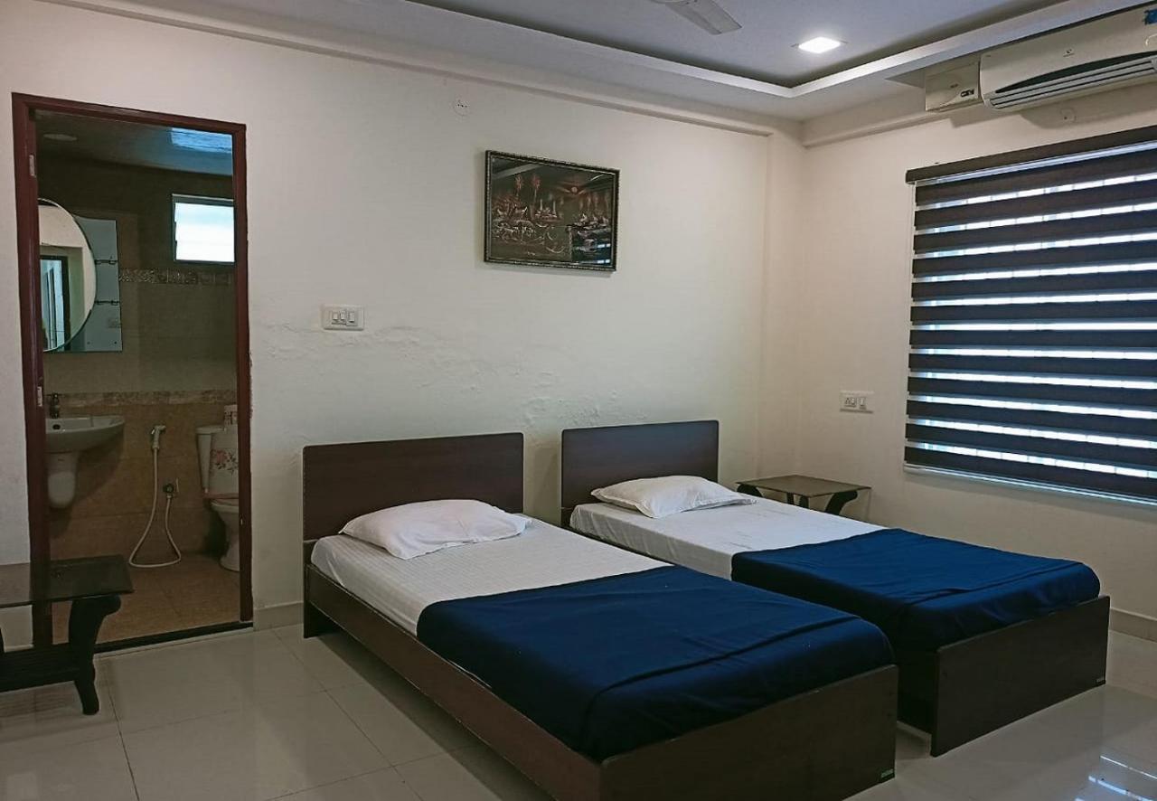 Phils' Residency & Banquets Hotel Kochi Exterior foto