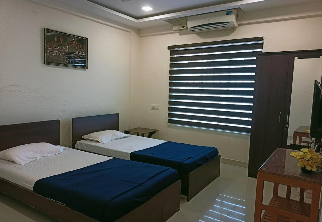 Phils' Residency & Banquets Hotel Kochi Exterior foto