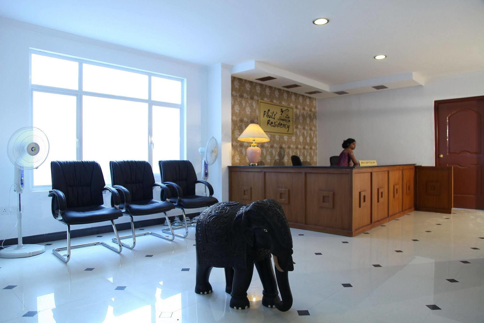 Phils' Residency & Banquets Hotel Kochi Exterior foto
