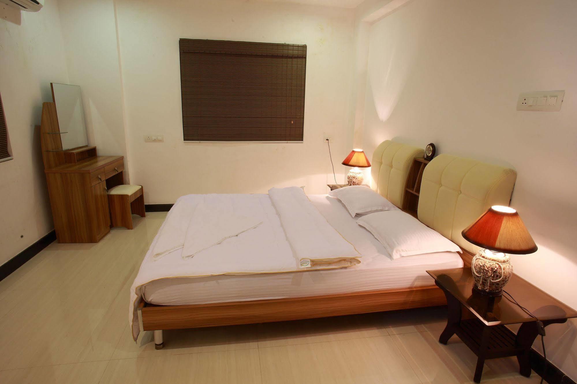 Phils' Residency & Banquets Hotel Kochi Exterior foto