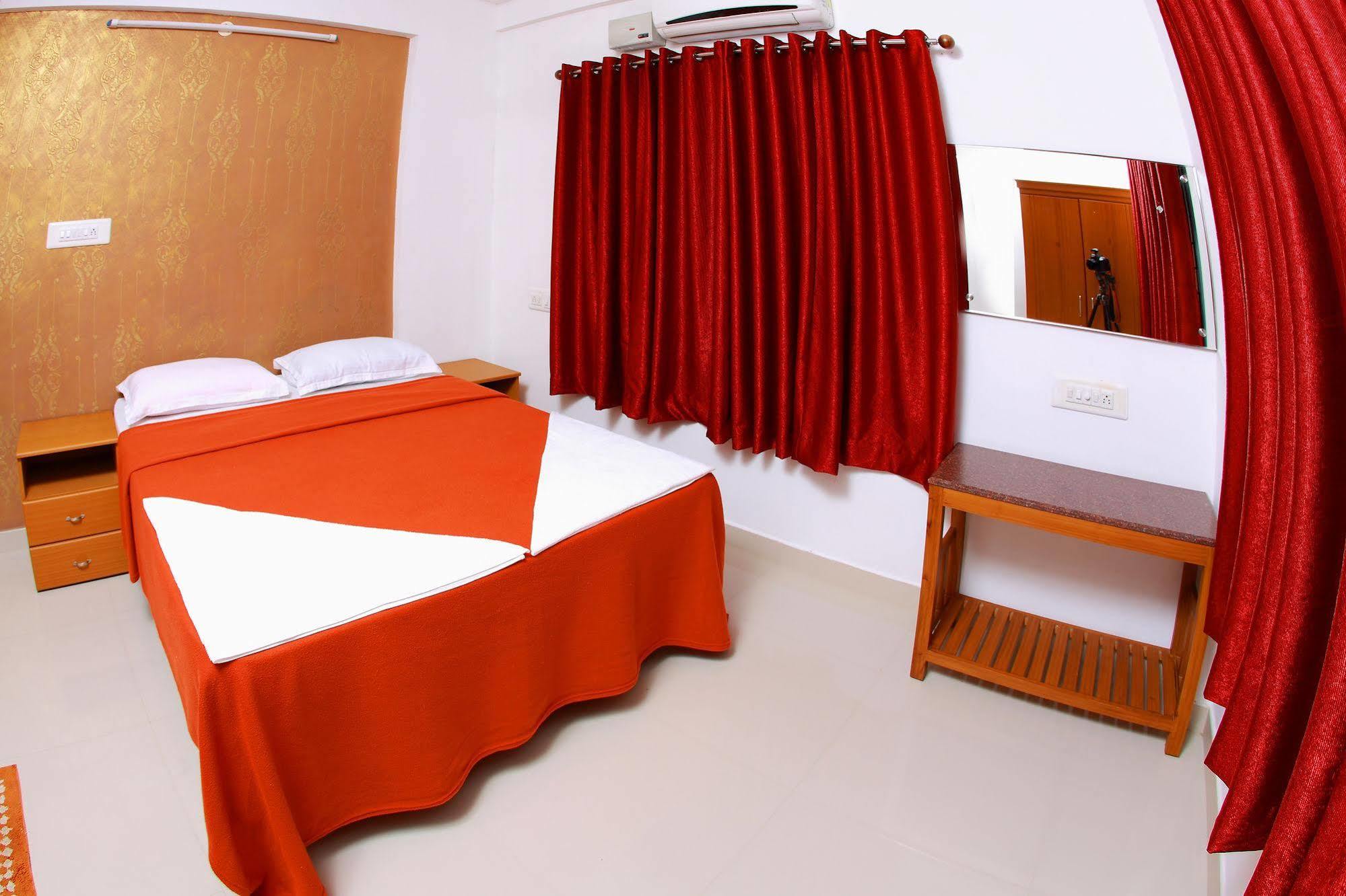 Phils' Residency & Banquets Hotel Kochi Exterior foto