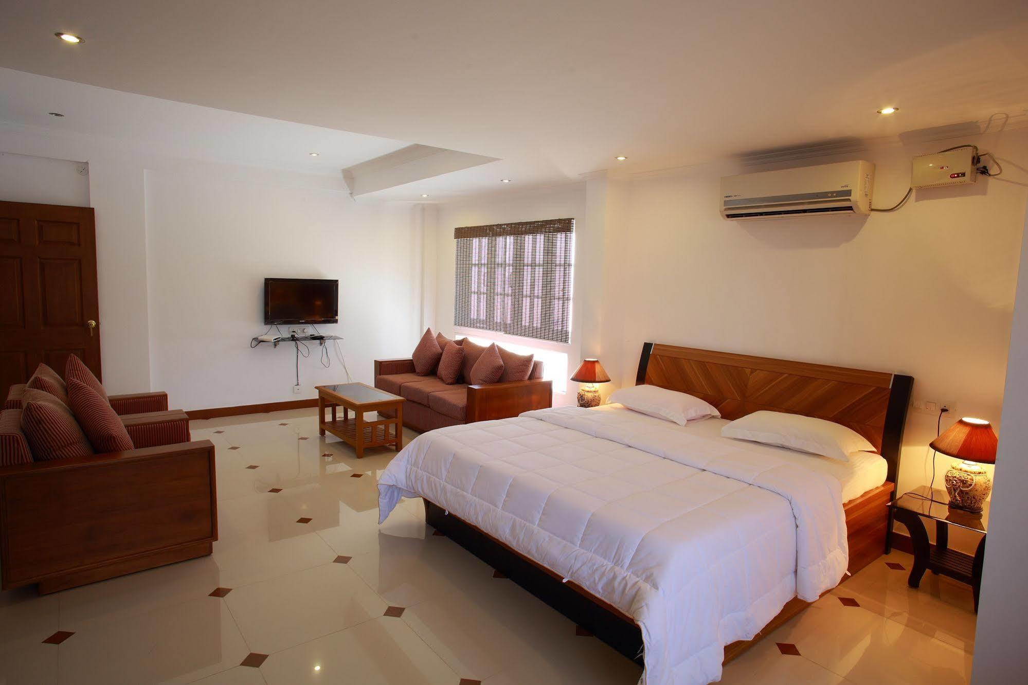 Phils' Residency & Banquets Hotel Kochi Exterior foto