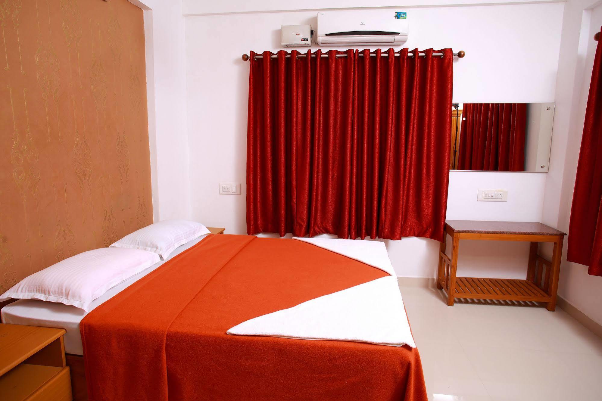 Phils' Residency & Banquets Hotel Kochi Exterior foto